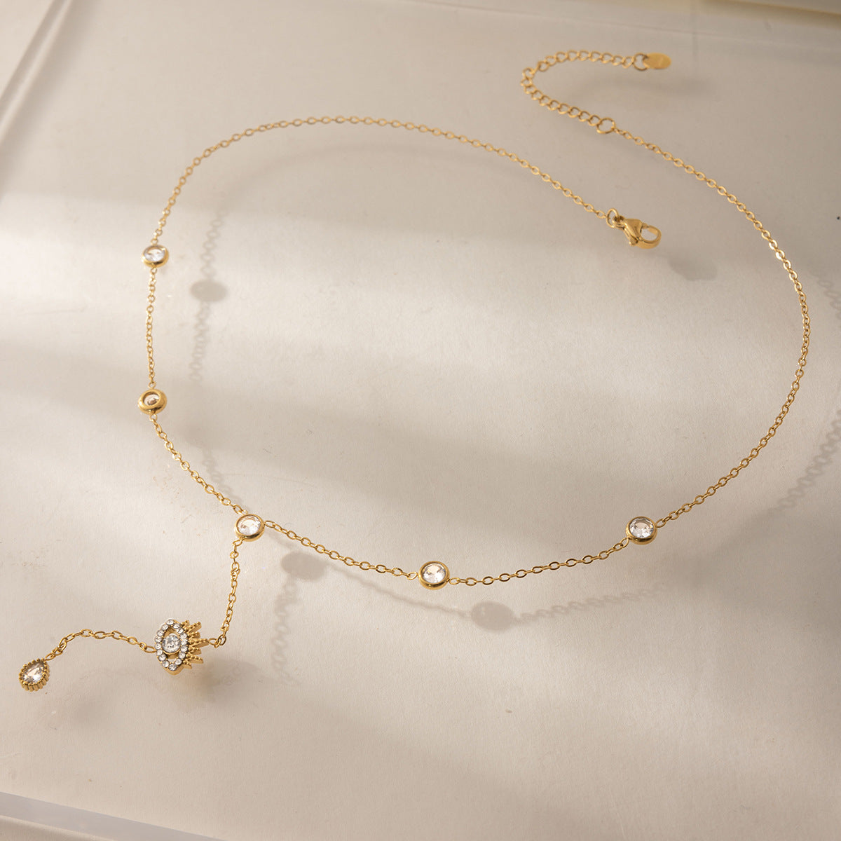 Damen Halskette mit feinen Zirkonia-Motiven und hypoallergenen Eigenschaften Shop Nory