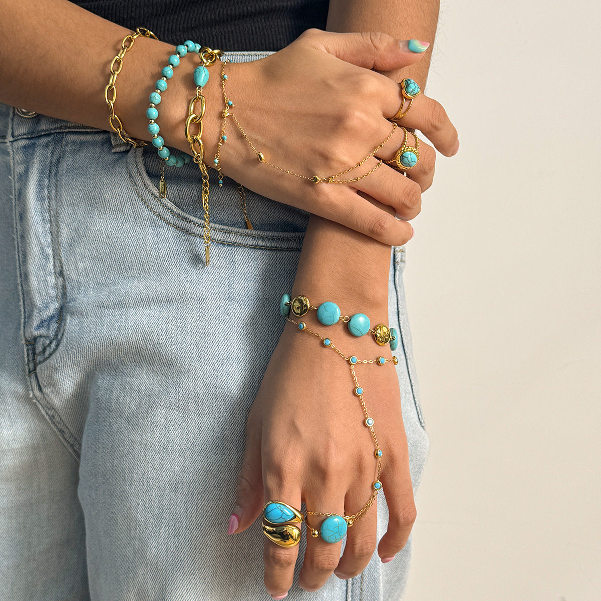 Damen Offenes Armband mit herzförmigem Türkisstein und hypoallergener Edelstahlverarbeitung Shop Nory