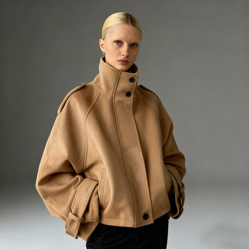 Damen Kurze Oversize Wolljacke mit Stehkragen und Schulterklappen Shop Nory