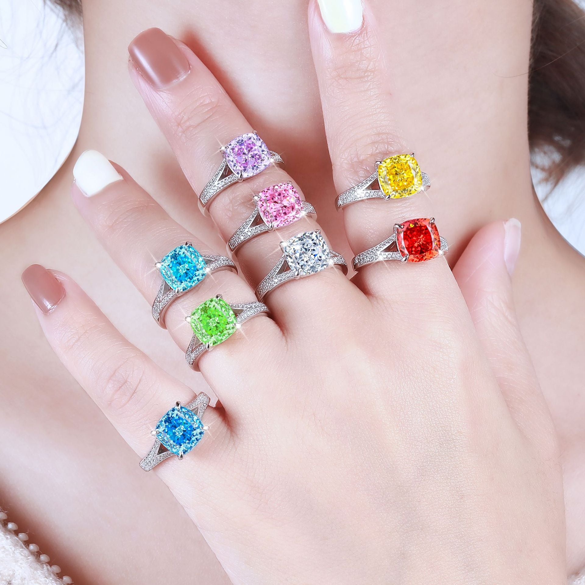 Damen Ring mit funkelndem Aquamarin und kunstvollen Zirkonia-Besatz Shop Nory