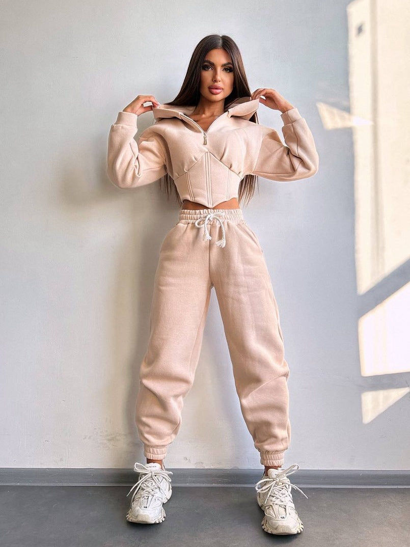 Damen Crop-Kapuzenjacke mit Korsagennaht und High-Waist Jogginghose Shop Nory