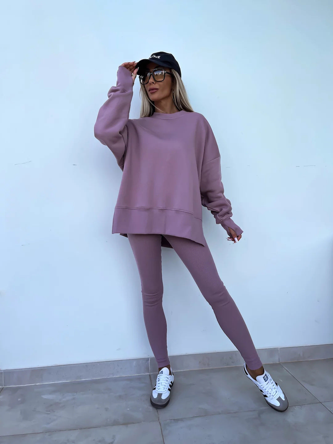 Damen komfortables Oversize-Lounge-Set mit langem Sweatshirt, gerippten High-Waist-Leggings und verlängerten Bündchen Shop Nory