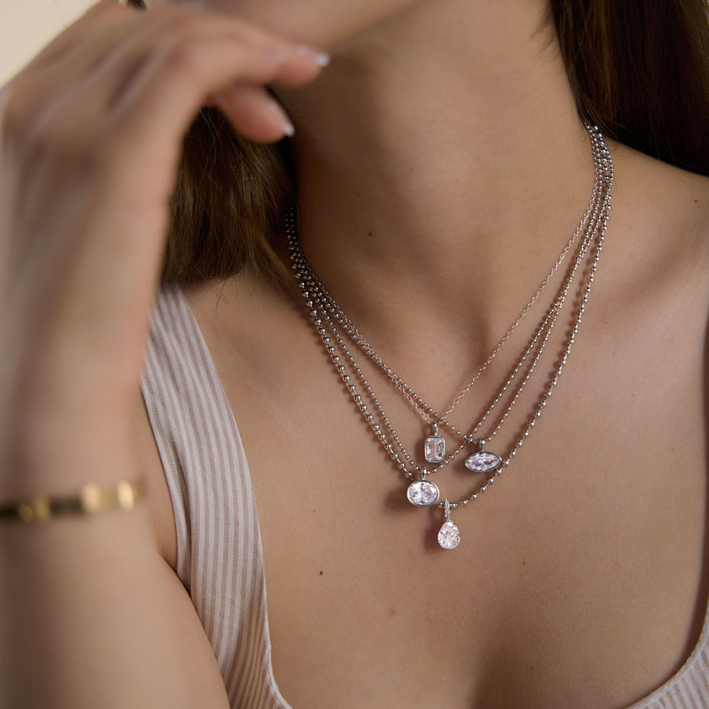 Damen Halskette mit funkelndem Tropfenanhänger aus hypoallergenem Edelstahl Shop Nory