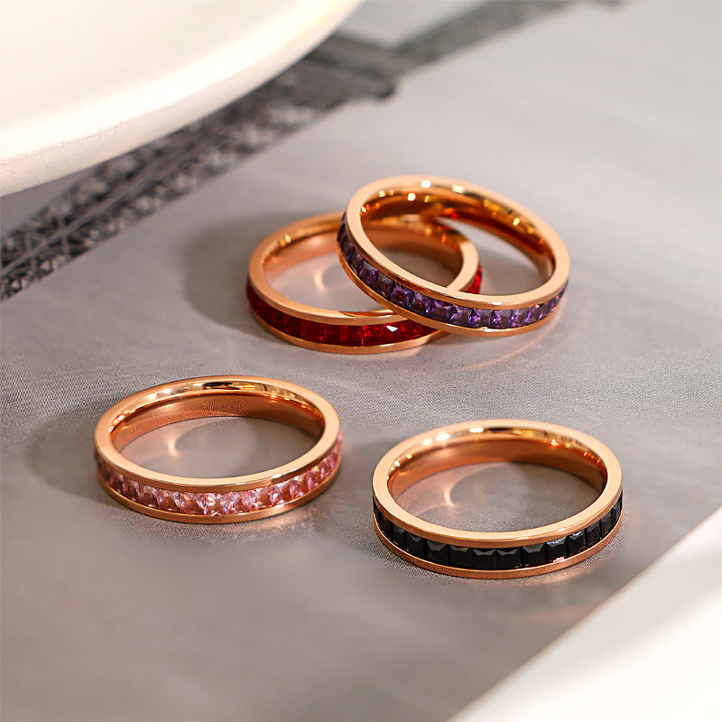 Damen Ring mit schwarzem Kristalleinsatz und glänzendem Roségold Shop Nory