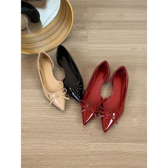 Damen spitz zulaufende Ballerina‑Pumps mit kleinem Keilabsatz und Zierschleife Shop Nory