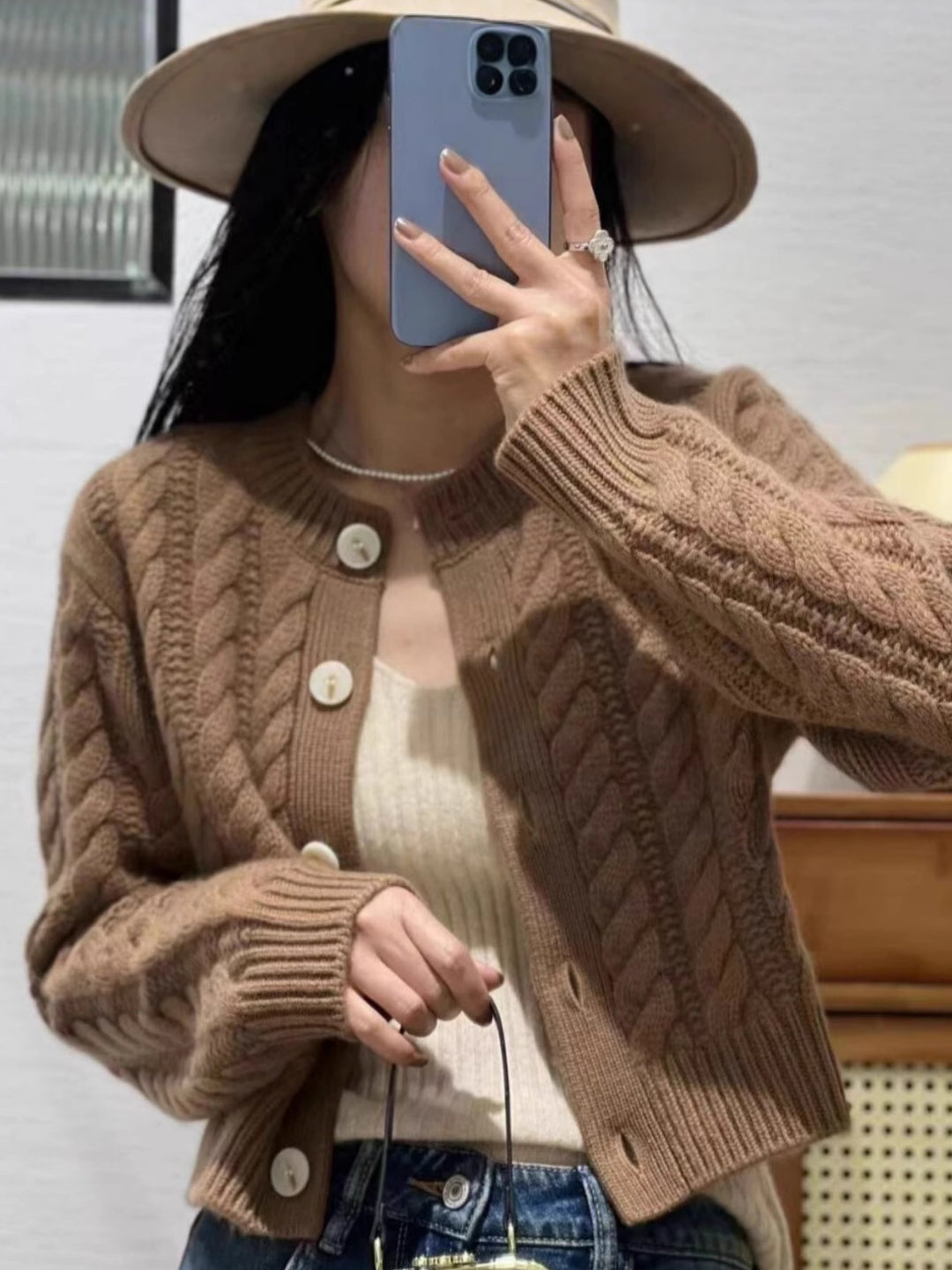 Damen Kurzer Zopfstrick‑Cardigan mit breitem Rippsaum und großen Knöpfen Shop Nory