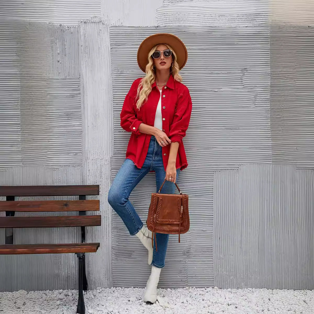 Damen Oversized Denim Jacke mit fransigen Details und Knopfleiste