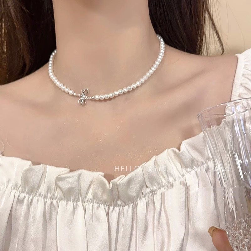 Damen Halskette mit filigranem Schmetterlingsanhänger Shop Nory