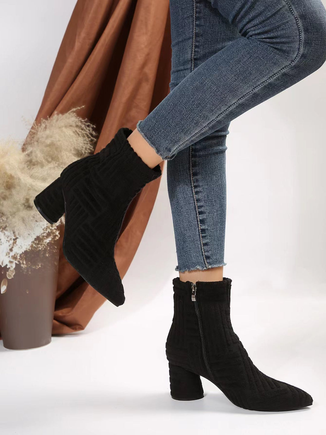 Damen Texturierte Ankle-Boots aus Frottee mit spitz zulaufender Vorderkappe und Blockabsatz Shop Nory