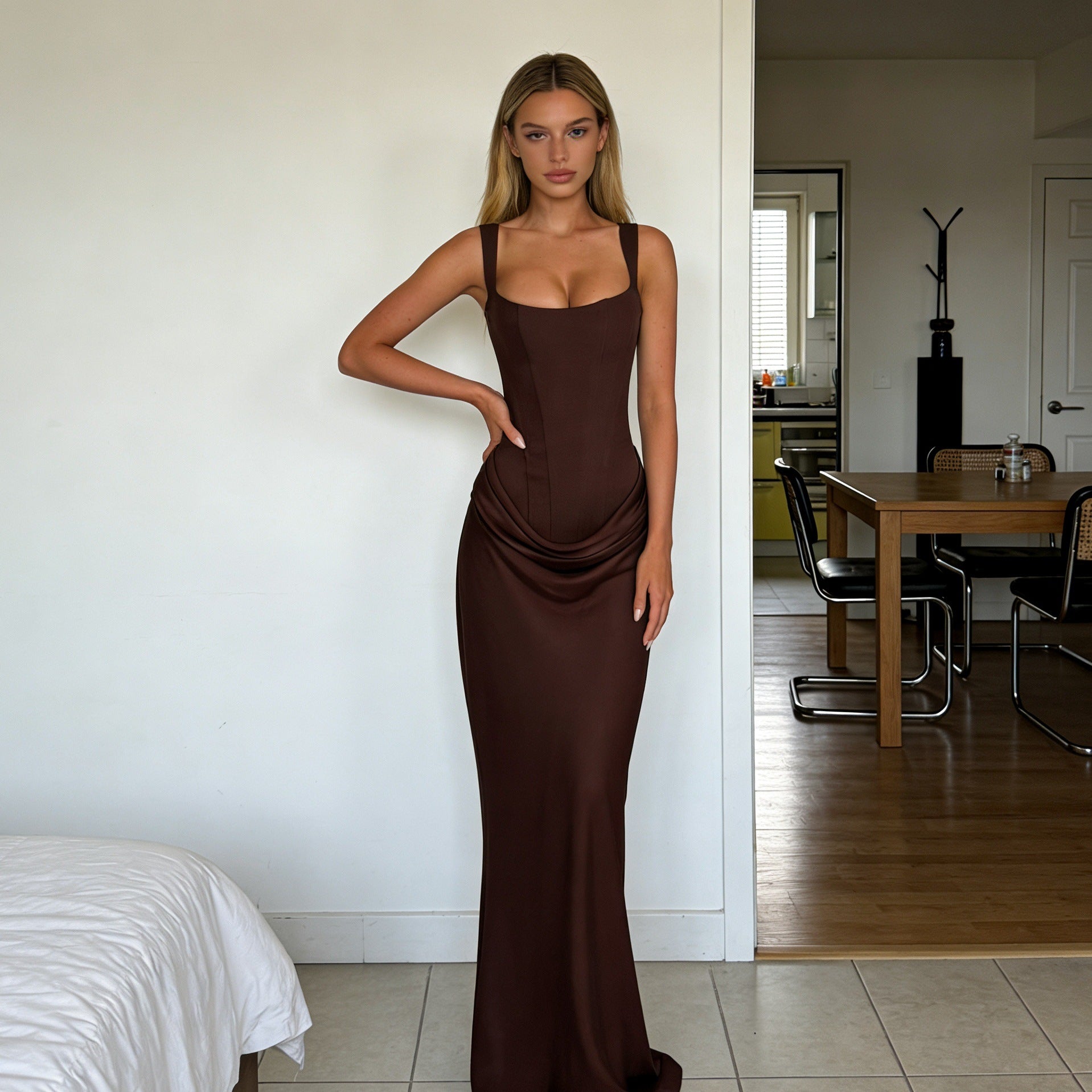 Damen Elegantes Wickelkleid mit schulterfreien Trägern und raffiniertem Drapierungsdetail