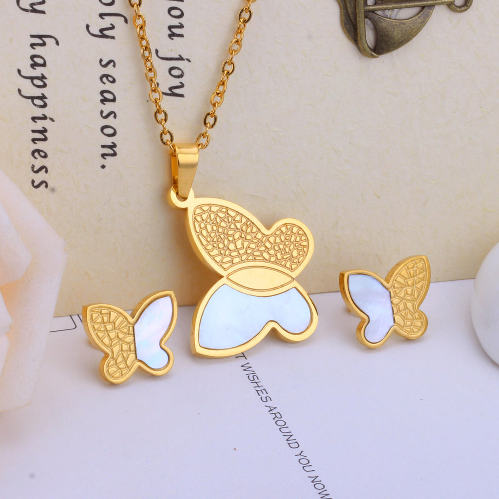 Damen Schmuckset mit goldenem, glänzendem Anhänger und funkelnden Zirkonia Shop Nory