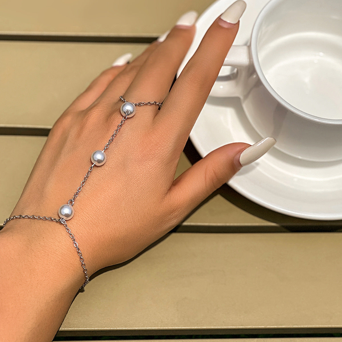 Damen elegantes Perlen-Armband-Kette mit filigraner Struktur Shop Nory