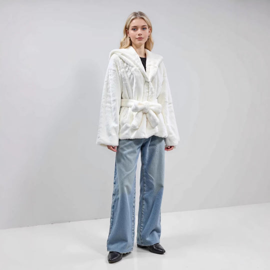 Damen Kuschelige Kunstfell-Kurzjacke mit Schalkapuze und Schleifen-Taillengürtel Shop Nory