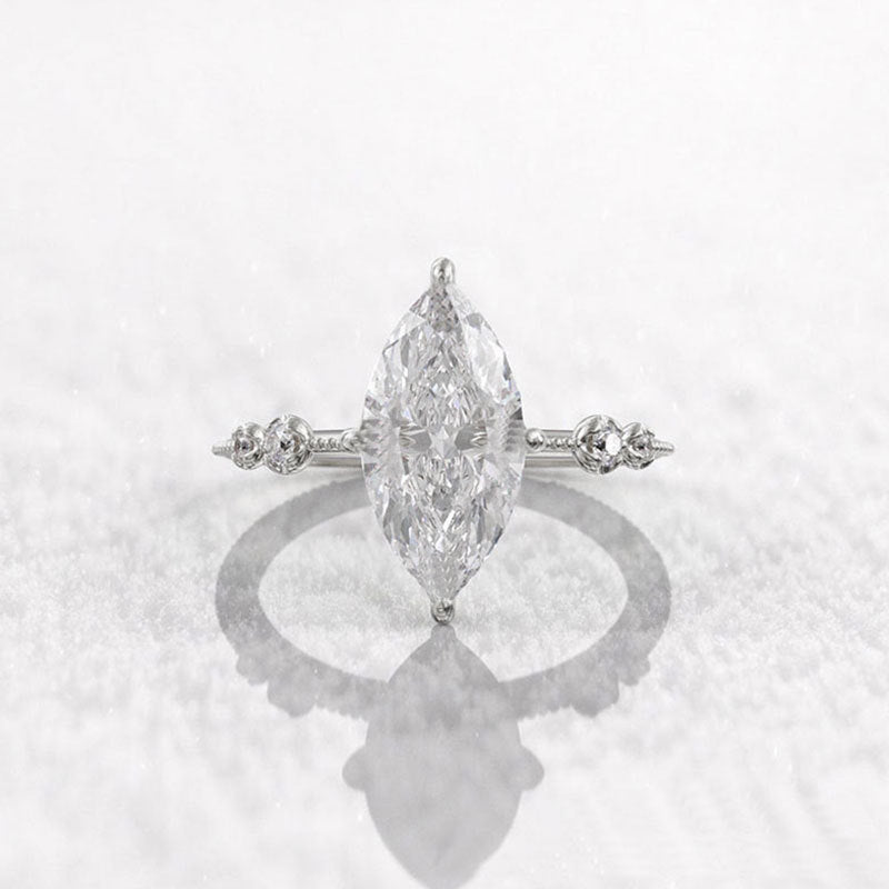 Damen Eleganter Ring mit marquise-förmigem Stein und funkelnden Akzenten Shop Nory