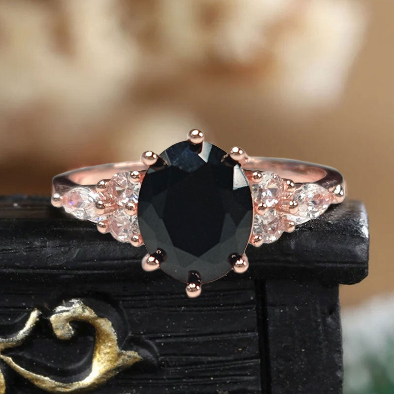 Damen eleganter Zirkonia-Ring mit schwarzem Mittelpunkt und strahlenden Akzenten Shop Nory