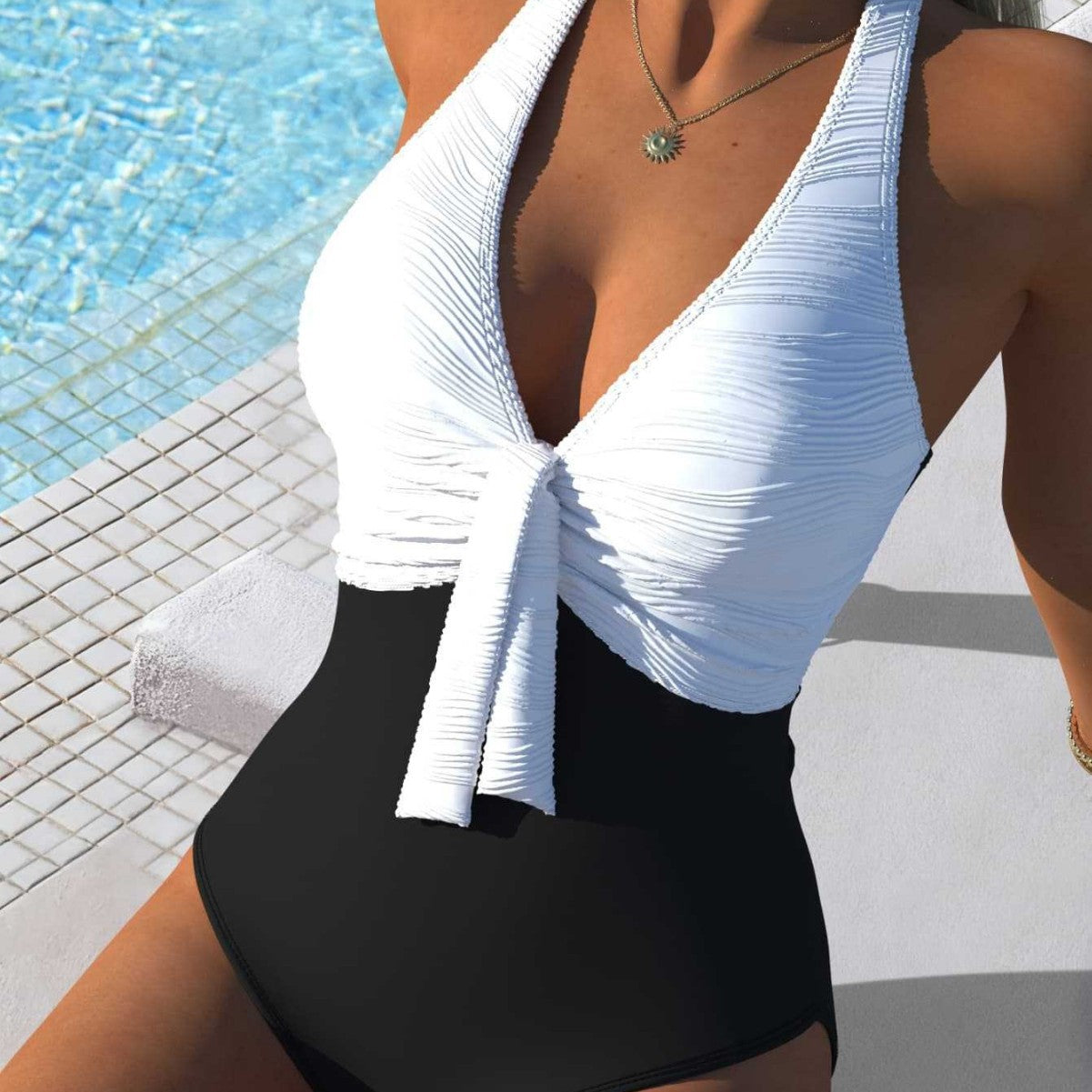 Damen Einteiler Badeanzug mit raffiniertem Wickeldetail und hohem Bund Shopnory