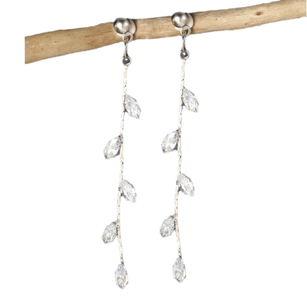 Damen Ohrringe mit funkelnden Kristallen und elegantem Design Shop Nory