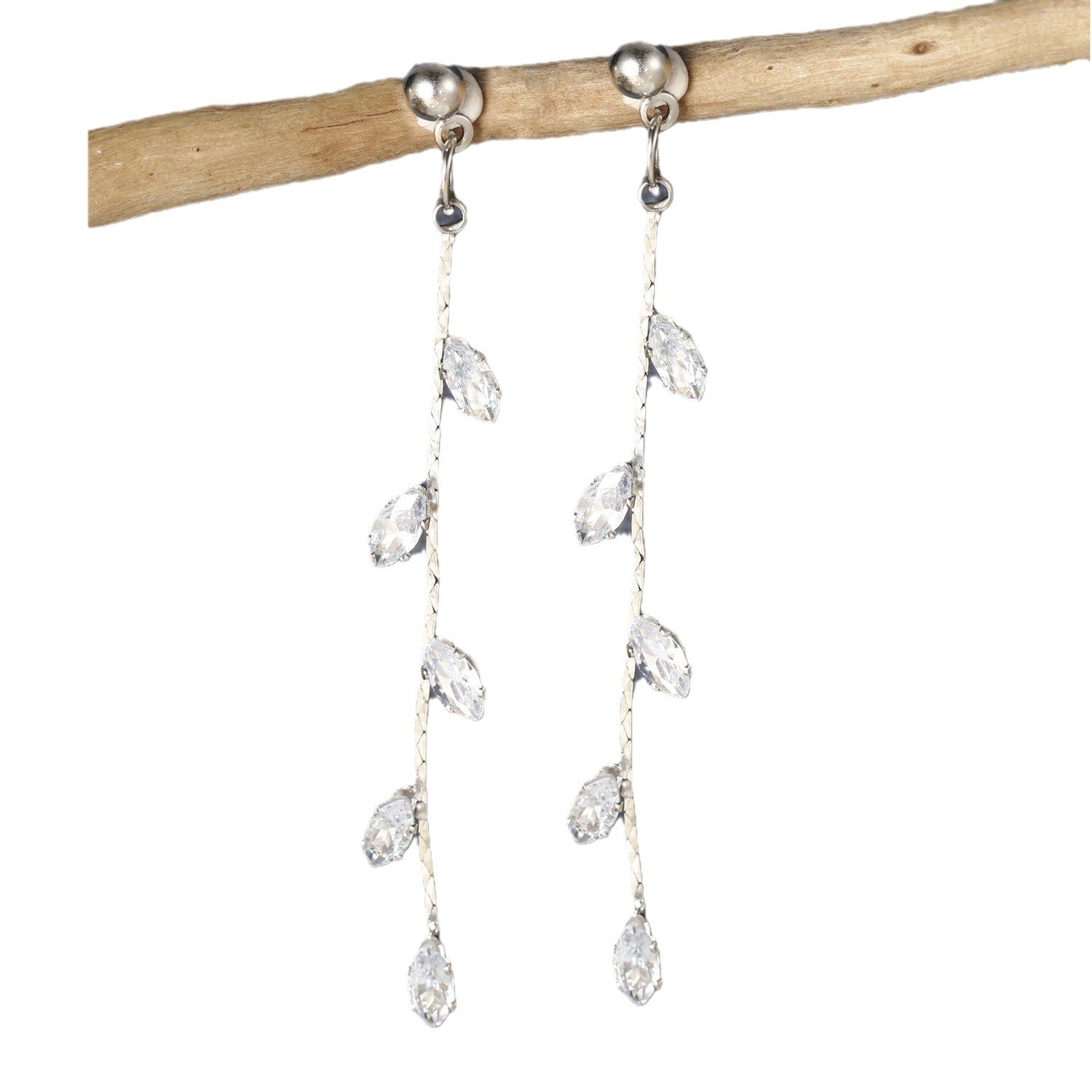 Damen Ohrringe mit funkelnden Kristallen und elegantem Design Shop Nory