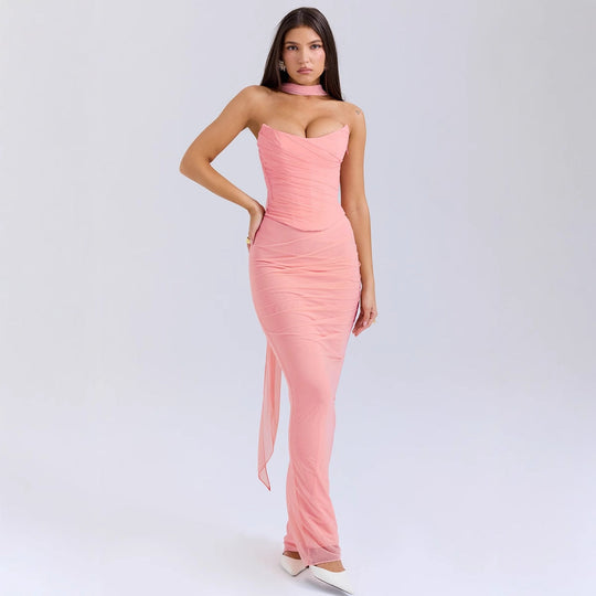 Damen Elegantes Couture-Maxikleid mit schulterfreiem Design und raffinierten Drapierungen