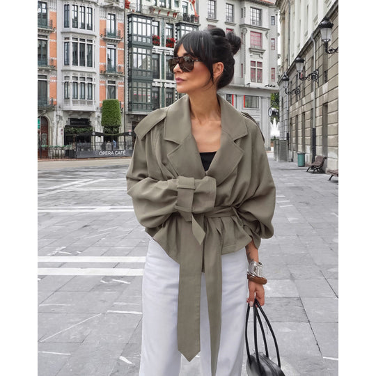 Damen Oversize Trenchjacke im Cropped-Schnitt mit Bindegürtel, überschnittenen Schultern und Ballonärmeln Shop Nory