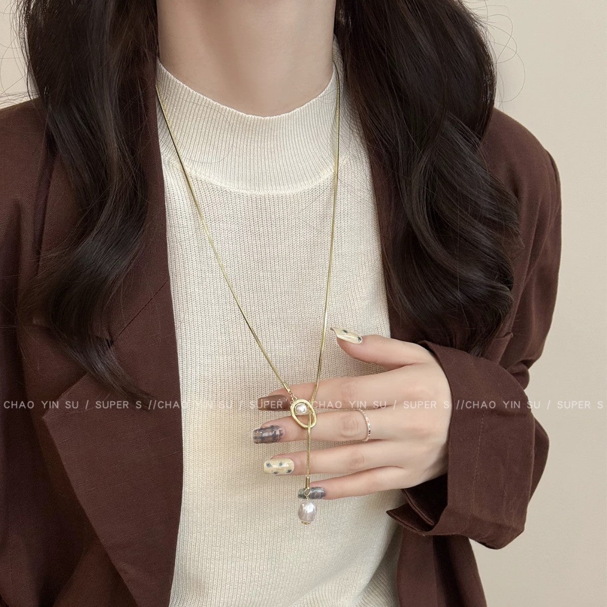 Damen Halskette mit elegantem Perlenanhänger und hochwertiger goldfarbener Kette Shop Nory