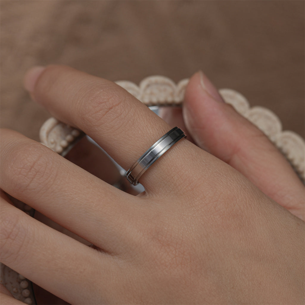 Herren Ring mit elegantem, poliertem Design und minimalistischer Linienführung Shop Nory