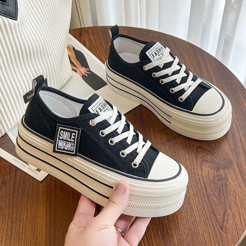 Damen Plateau-Sneaker mit charakteristischem Kontrastdesign und großem Sohlenprofil
