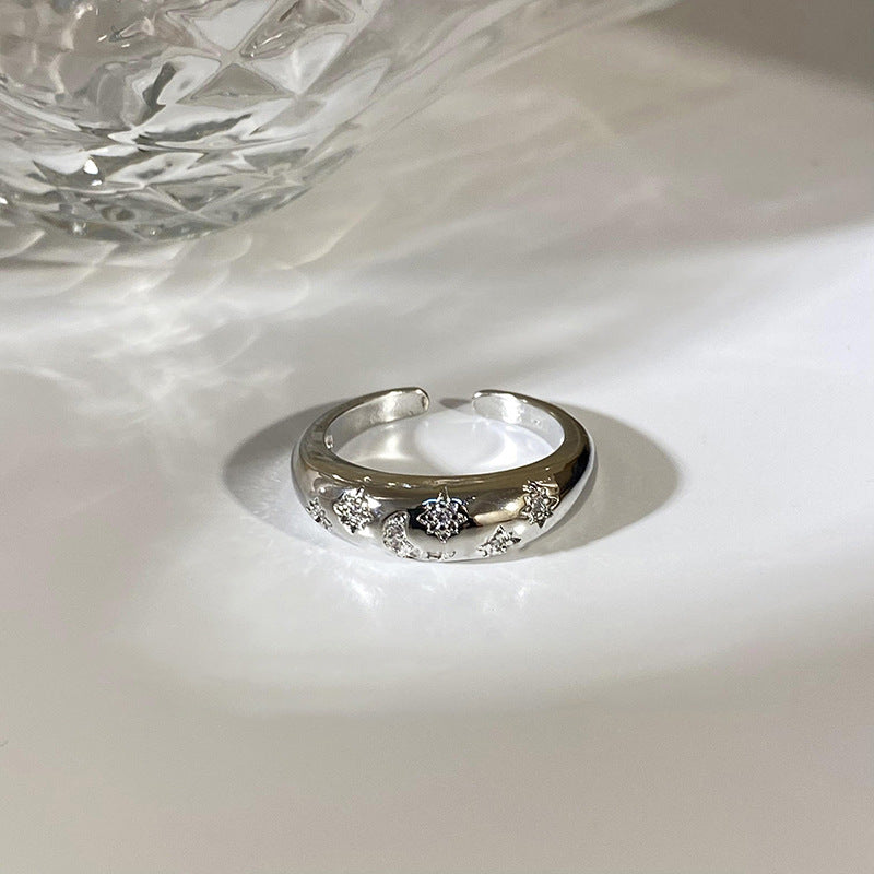 Damen zierlicher Ring mit floralen Verzierungen und funkelnden Akzenten Shop Nory