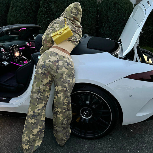 Damen nan kurz geschnittene Kapuzenjacke mit Camouflage-Muster, Frontreißverschluss, Kängurutasche und weitem Rippbund Shop Nory