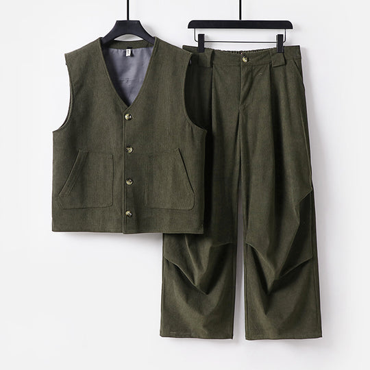 Herren Cord-Loungewear-Set mit V-Ausschnitt Weste und weiten Bundfaltenhose Shop Nory