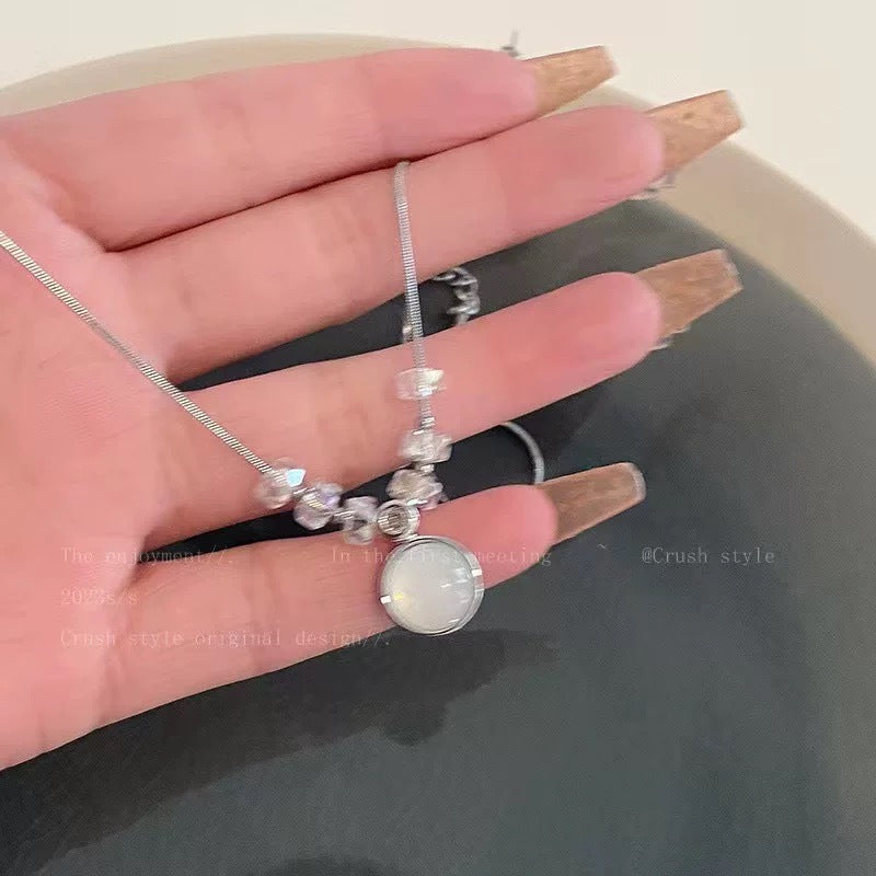 Damen Halskette mit einer Kombination aus funkelnden Zirkonia und einem eleganten Anhänger Shop Nory