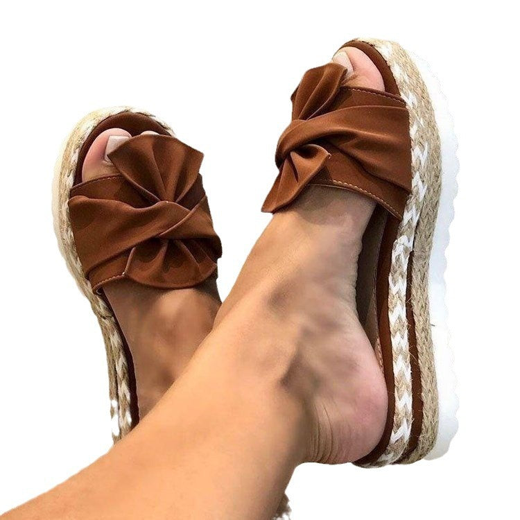 Damen Schlupf-Plateaupantoletten mit dekorativem Knotendetail und profilierter Gummisohle Shop Nory