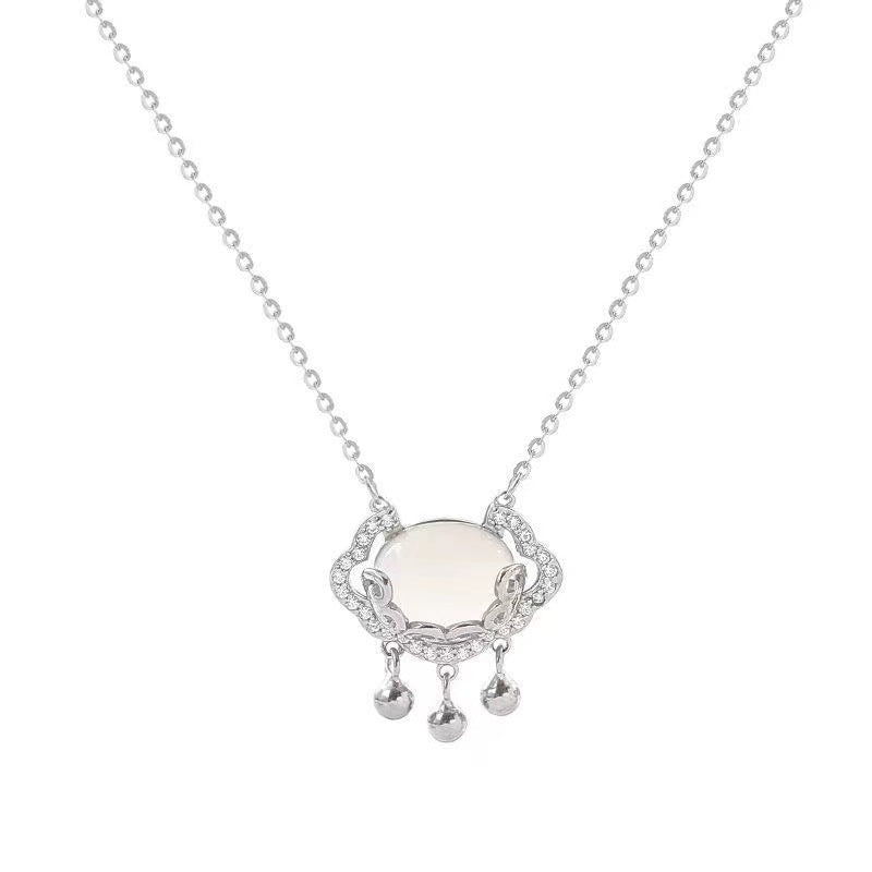 Damen Halskette mit elegantem Anhänger und zierenden Elementen Shop Nory