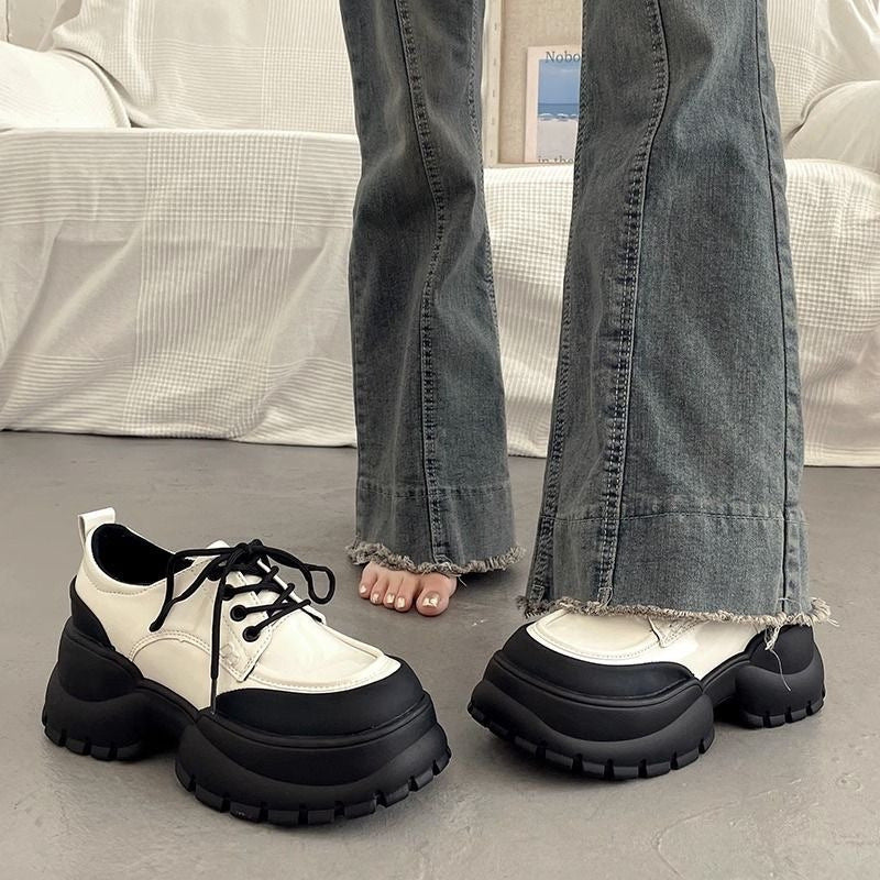 Damen Plateau-Derby-Schuhe mit Lackoptik und massiver Profilsohle Shop Nory