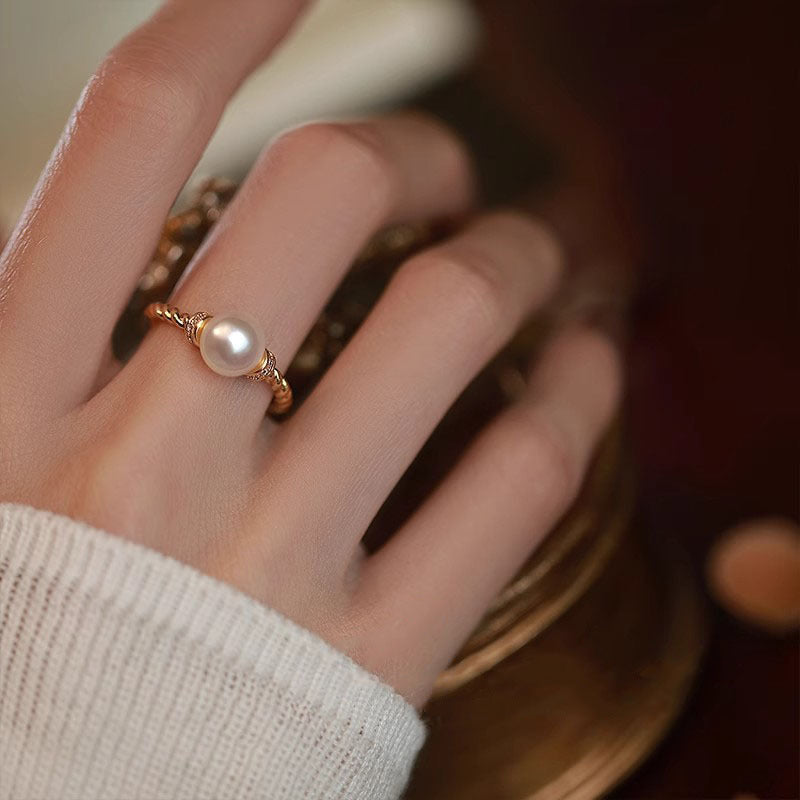 Damen eleganter Ring mit kunstvoll geflochtenem Design und edler Perle Shop Nory