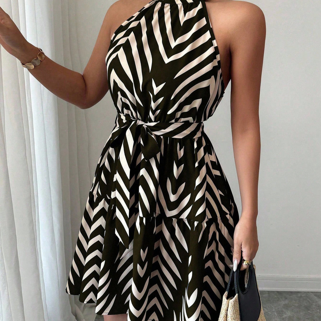 Damen Gestuftes Chiffon‑Sommerkleid mit Neckholder, Taillengürtel und grafischem Print Shop Nory