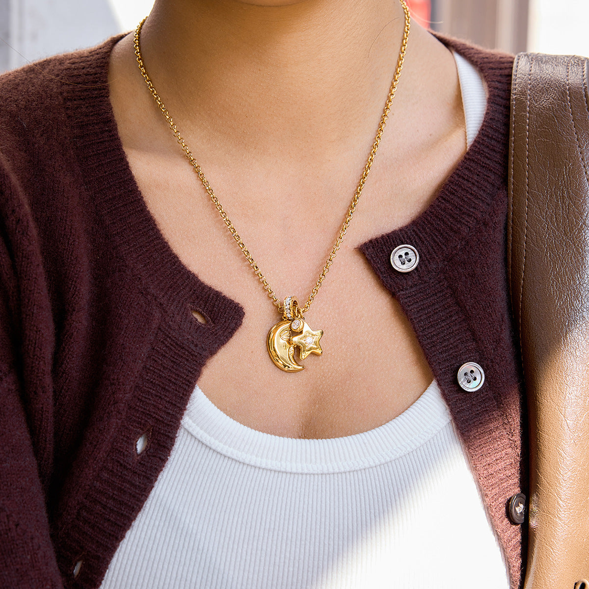 Damen Halskette mit funkelndem Mond- und Stern-Anhänger aus hypoallergenem Edelstahl Shop Nory