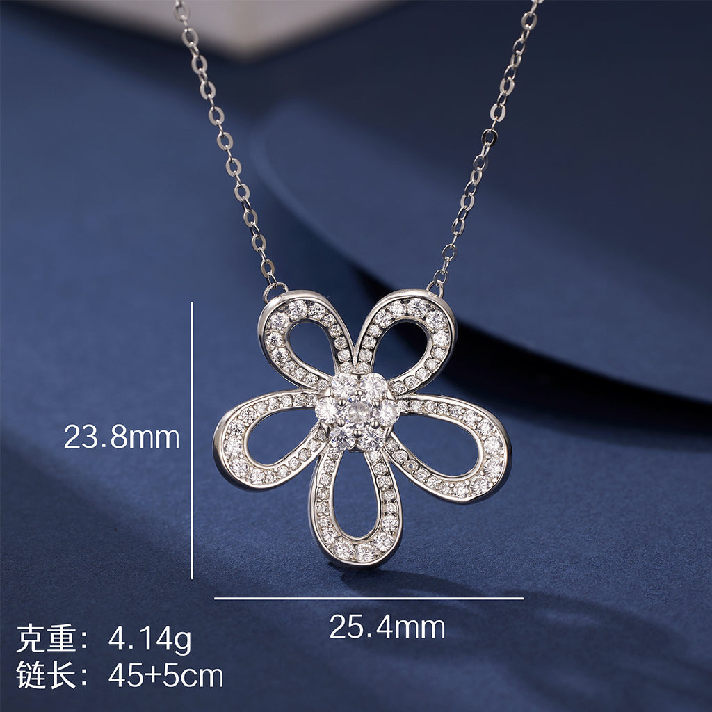 Damen Halskette mit filigranem Blumenanhänger und funkelnden Kristallelementen Shop Nory