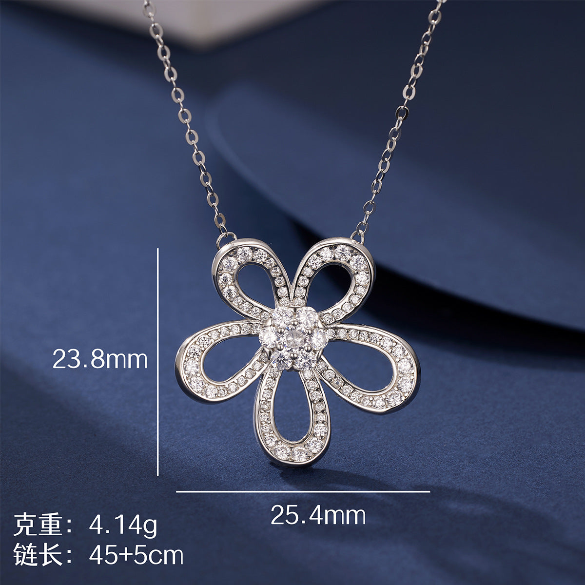 Damen Halskette mit filigranem Blumenanhänger und funkelnden Kristallelementen Shop Nory