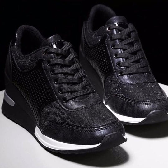 Damen Casual-Keil-Sneaker mit diskretem Lift, atmungsaktivem Rautenmesh und Veloursapplikationen Shop Nory