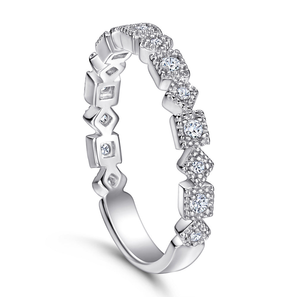 Damen Ring mit funkelnden Zirkonia-Steinen und elegantem Design Shop Nory