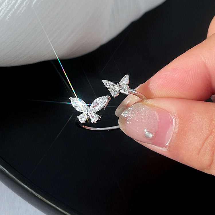 Damenring mit zweifachem Schmetterlingsdesign und funkelnden Zirkonia-Steinen Shop Nory