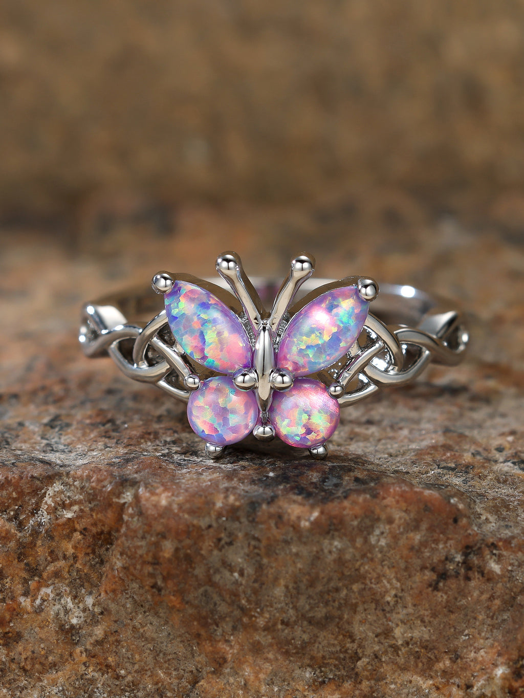 Damen Ring mit kunstvollem Schmetterlingsdesign und schimmernden Opal-Elementen Shop Nory