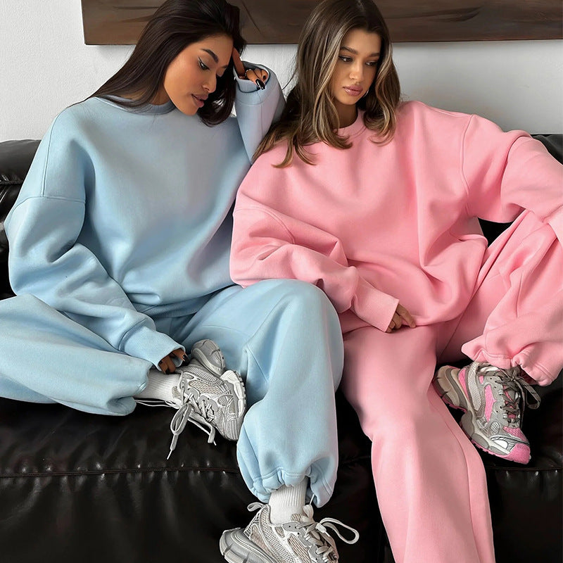 Damen Oversized Lounge-Set aus schwerem Neopren-ähnlichem Fleece mit weitem Raglan-Sweater und gerader Relax-Hose Shop Nory