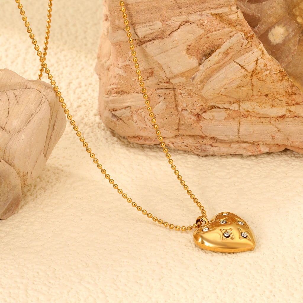Damen Halskette mit herzförmigem Anhänger und funkelnden Zirkonia Steinen Shop Nory