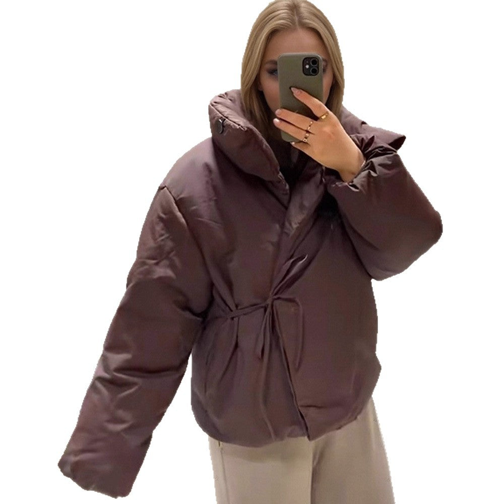 Damen Kurze wattierte Oversize-Pufferjacke mit Kapuze und Bindegürtel Shop Nory