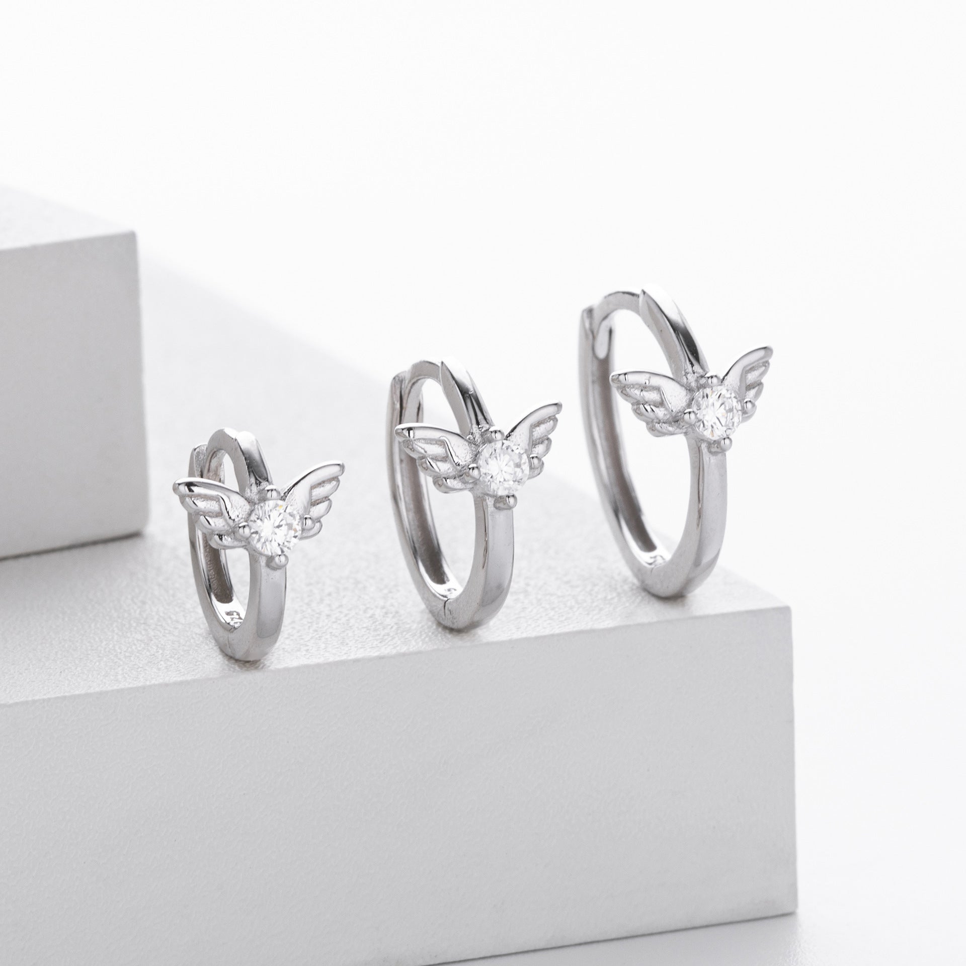 Damen Ohrhänger mit stilvollem Flügel-Design aus 925 Sterling Silber und funkelndem Zirkon Shop Nory