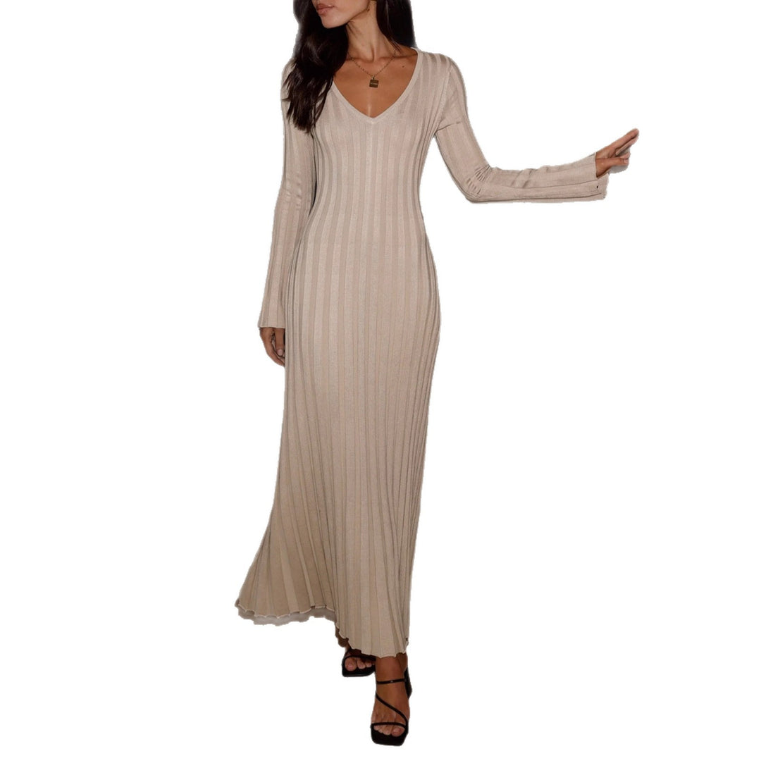 Damen Geripptes Maxikleid mit V-Ausschnitt, figurbetonter Silhouette und langen Ärmeln Shop Nory