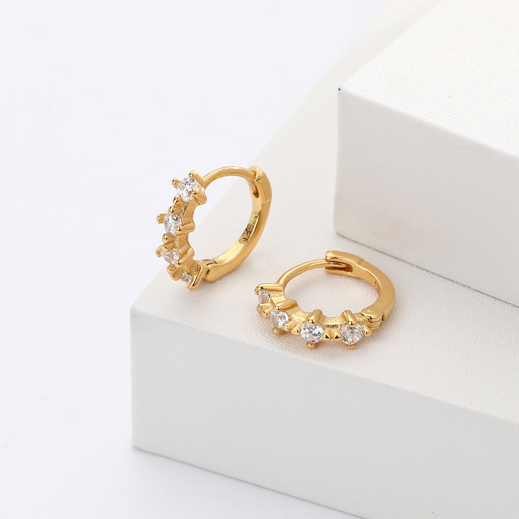 Damen Creolen Ohrringe mit funkelnden Zirkonsteinen und elegantem Design Shop Nory