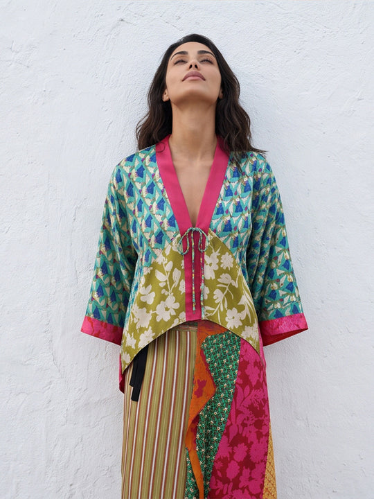 Damen Patchwork-Kimono-Top aus Seidenmix mit tiefem V‑Ausschnitt und Bindegürtel Shop Nory